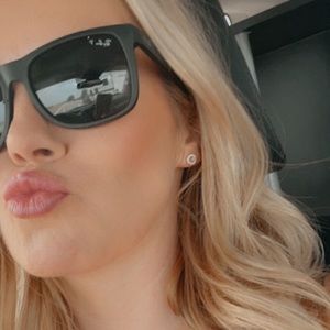 Meet your Posher, Kara